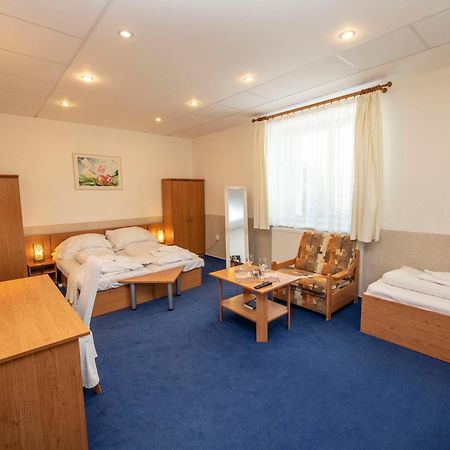 Hotel Allvet Drnovice  ภายนอก รูปภาพ