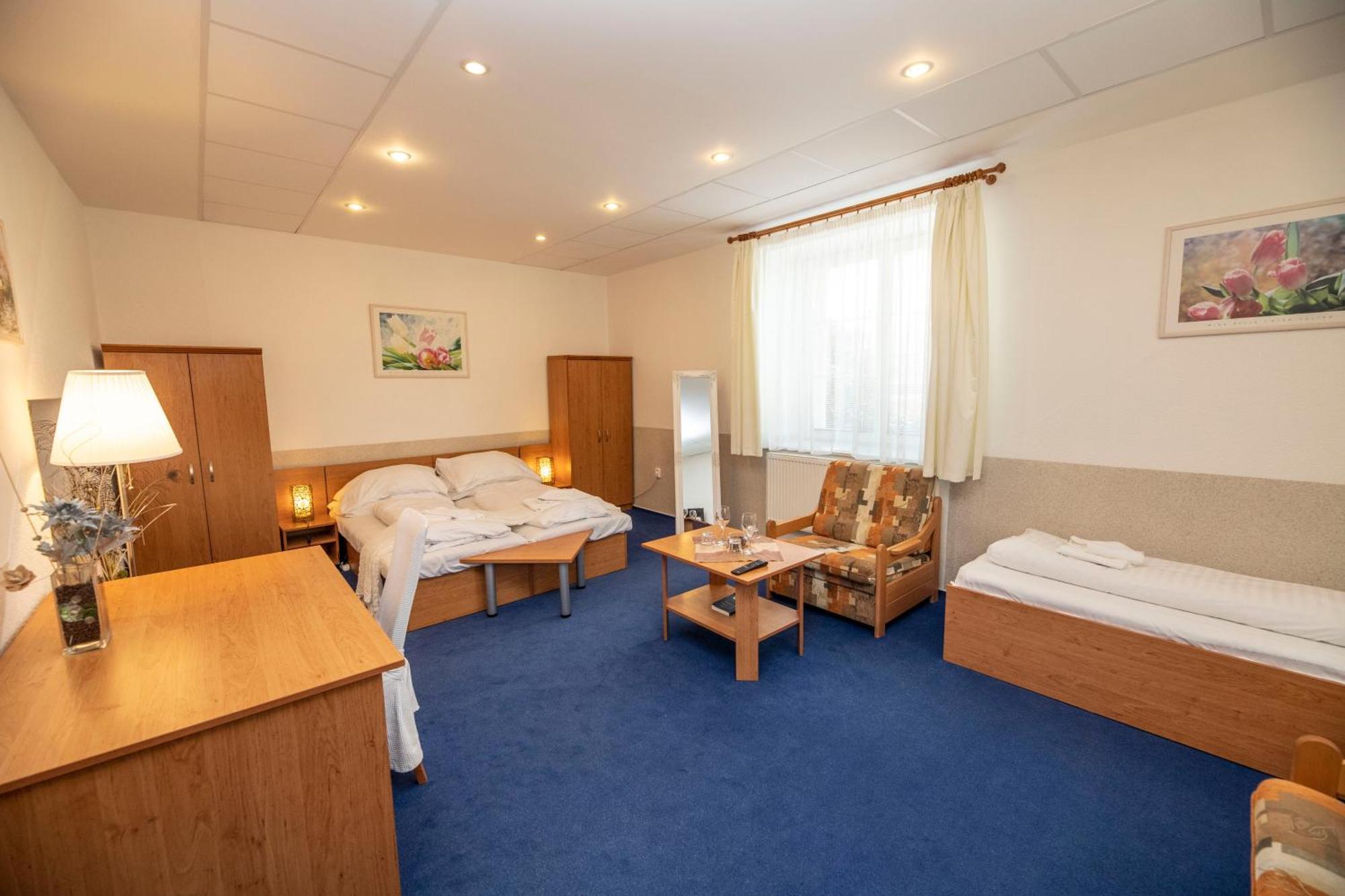 Hotel Allvet Drnovice  ภายนอก รูปภาพ
