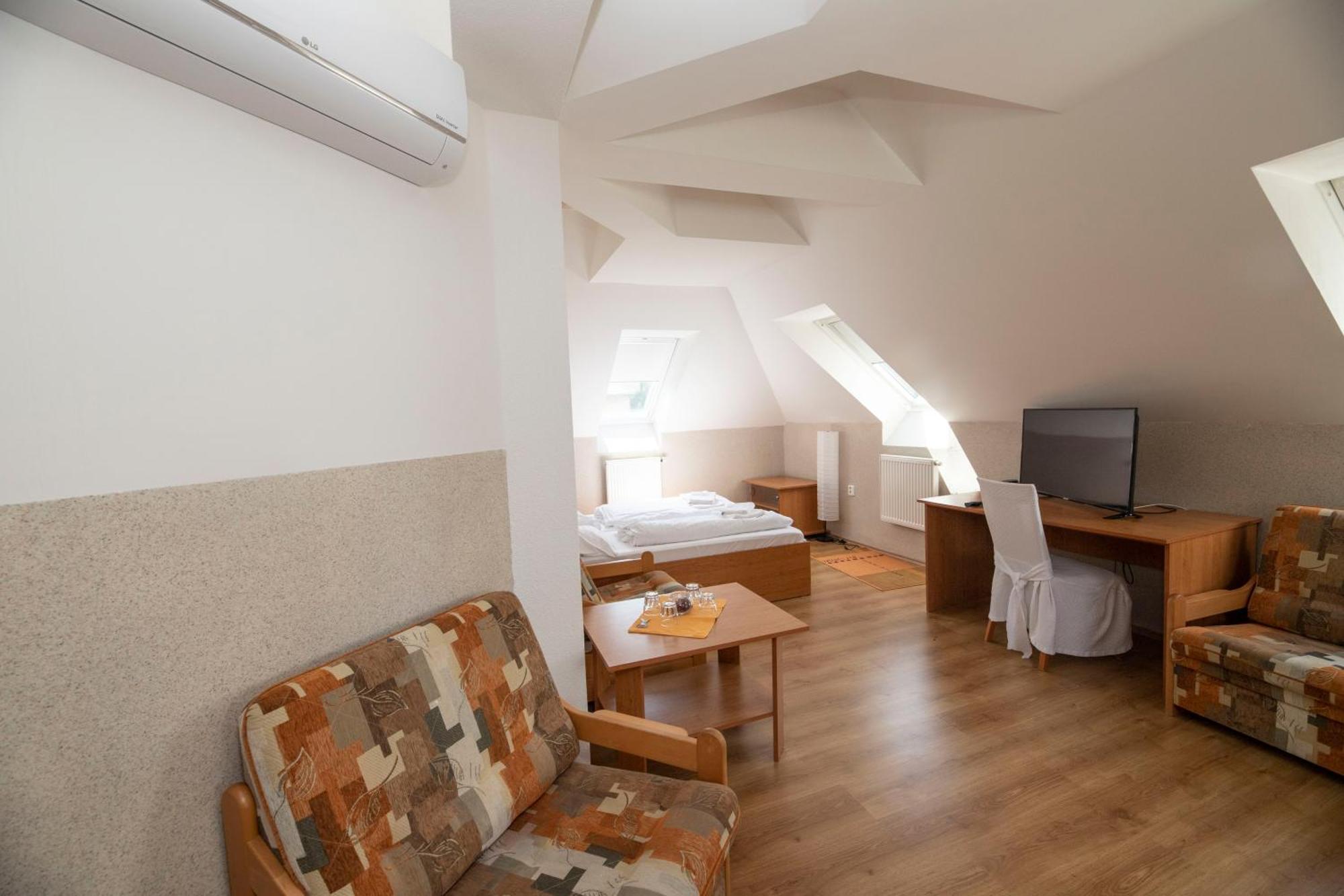 Hotel Allvet Drnovice  ภายนอก รูปภาพ