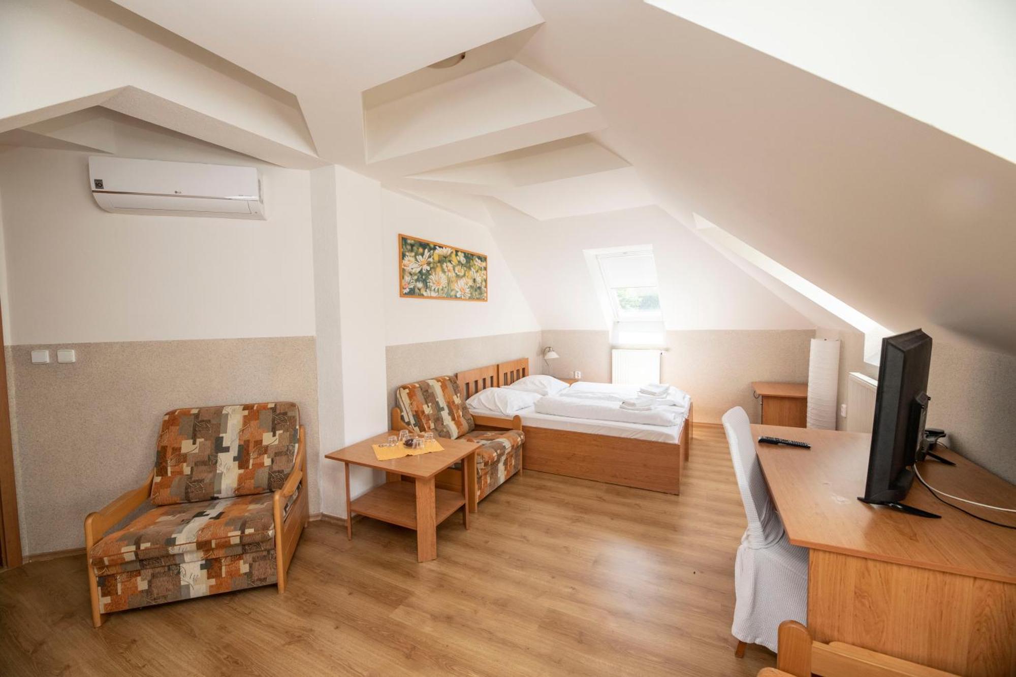 Hotel Allvet Drnovice  ภายนอก รูปภาพ