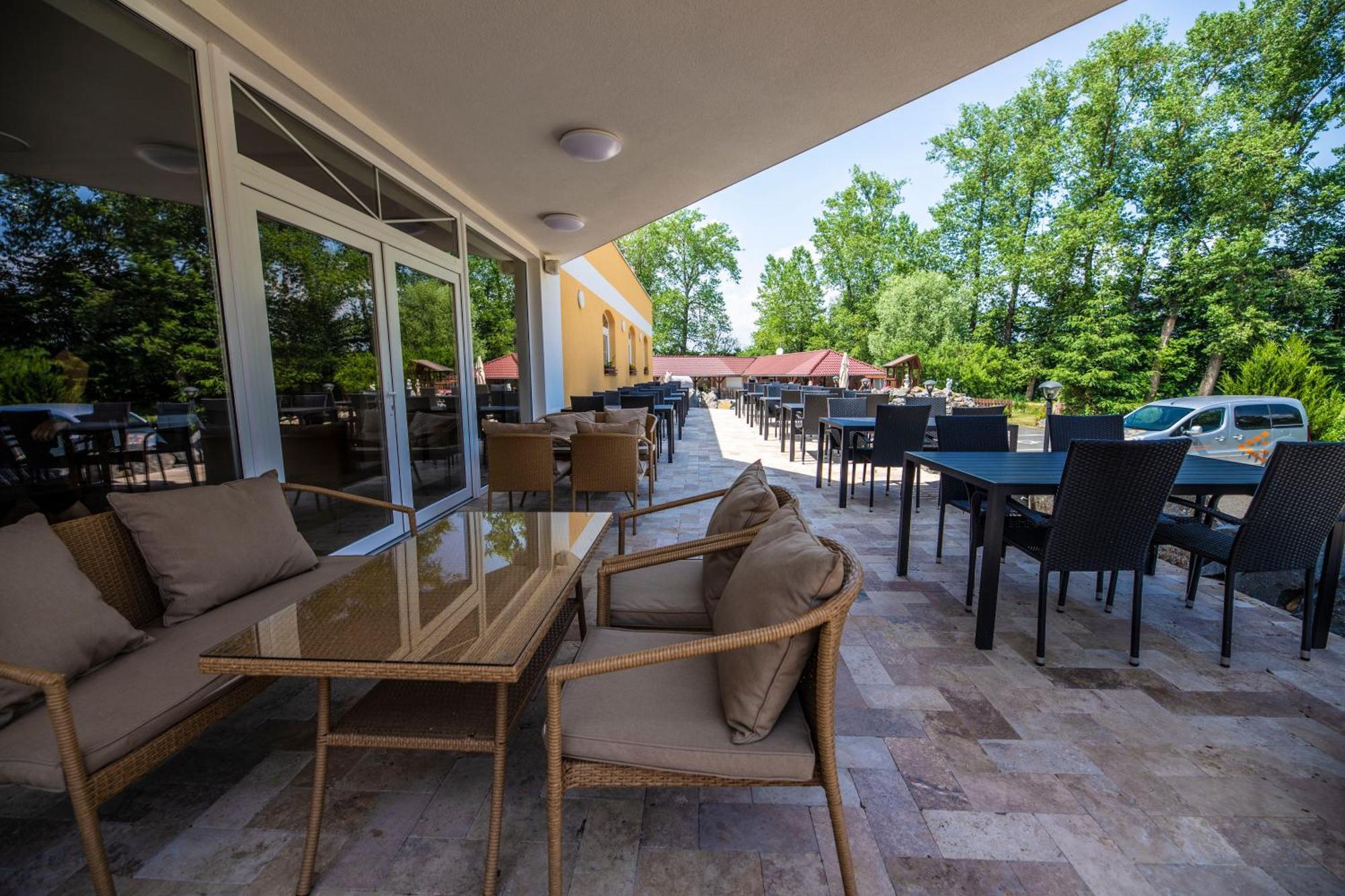 Hotel Allvet Drnovice  ภายนอก รูปภาพ