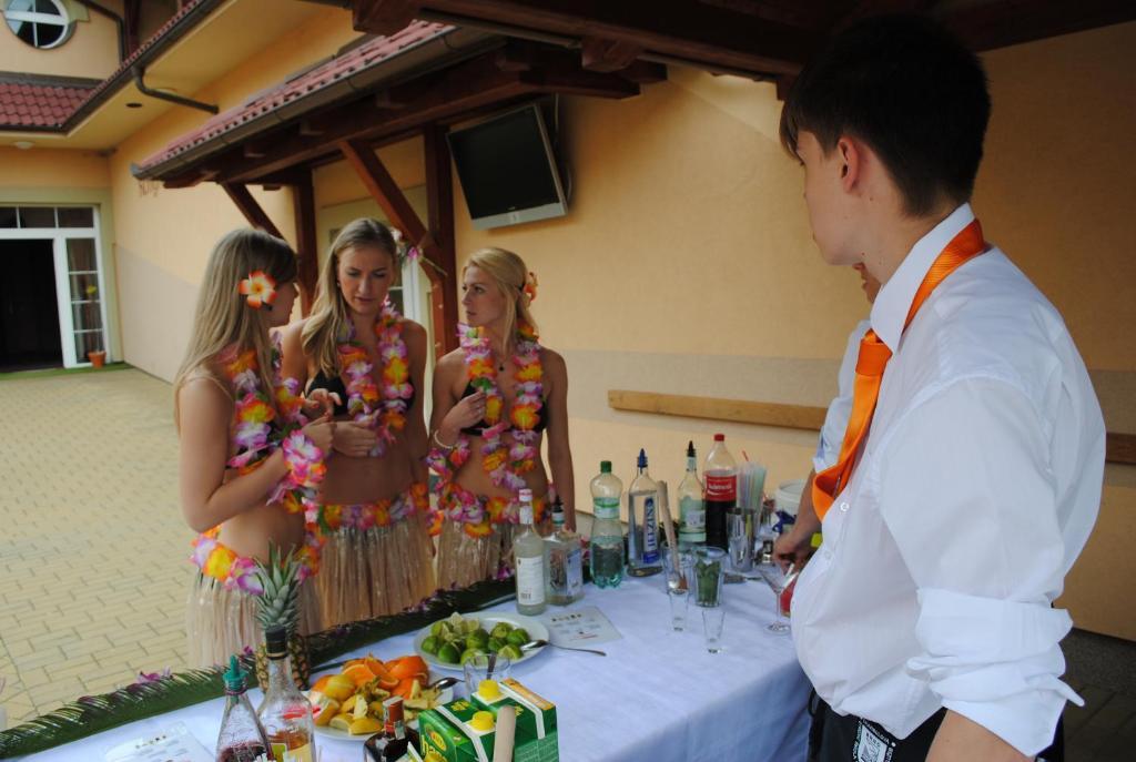 Hotel Allvet Drnovice  ภายนอก รูปภาพ