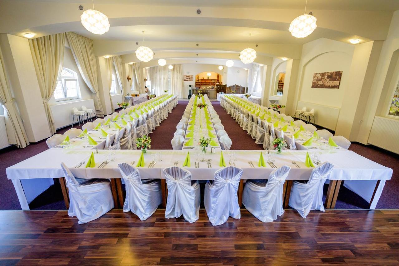 Hotel Allvet Drnovice  ภายนอก รูปภาพ